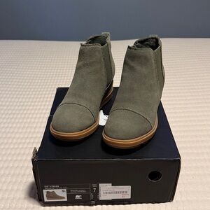 Sorel Green Evie II Chelsea Ankle Boots- Size 7